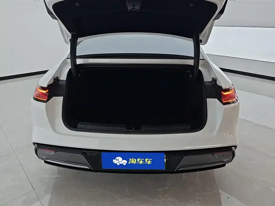 Geely Galaxy E8 — фото 10