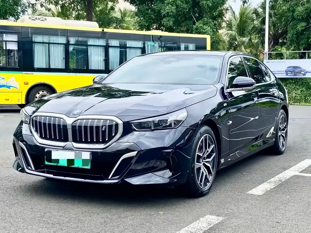 BMW i5 — фото 1