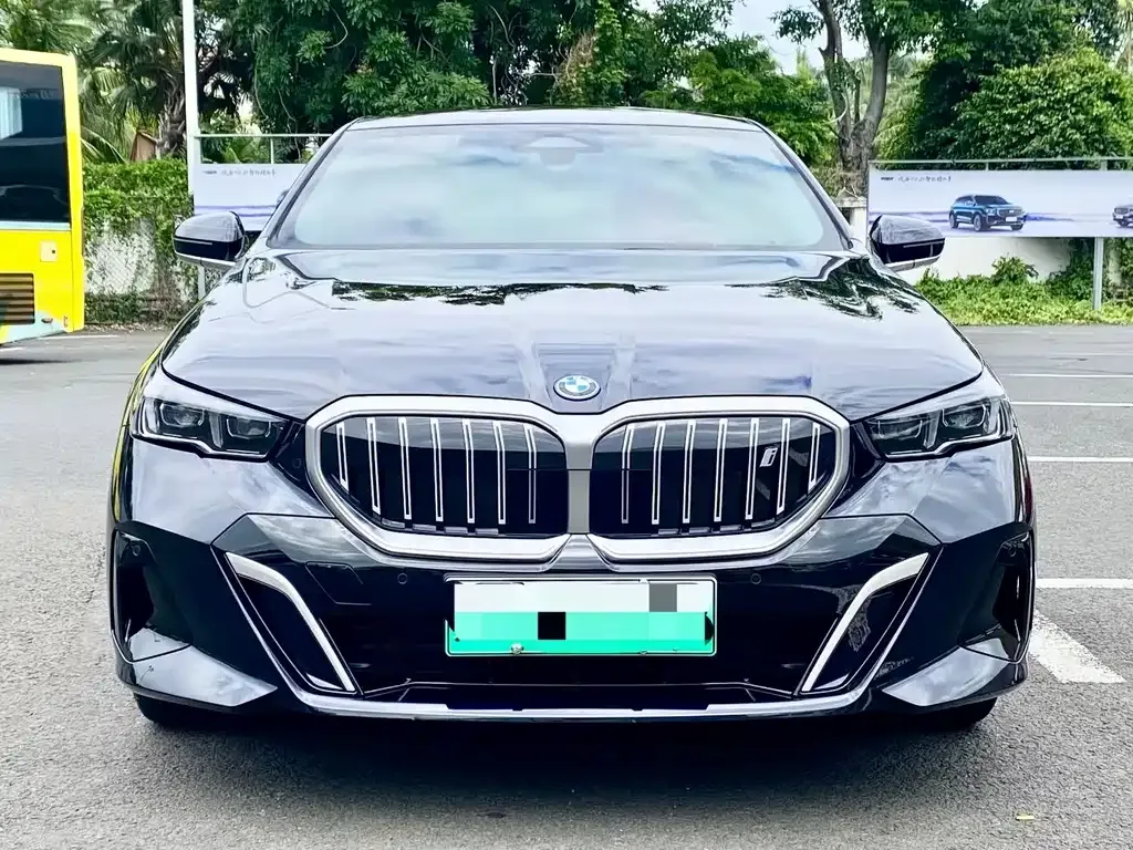 BMW i5 — фото 3