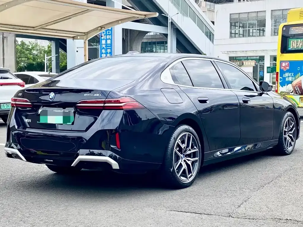 BMW i5 — фото 8
