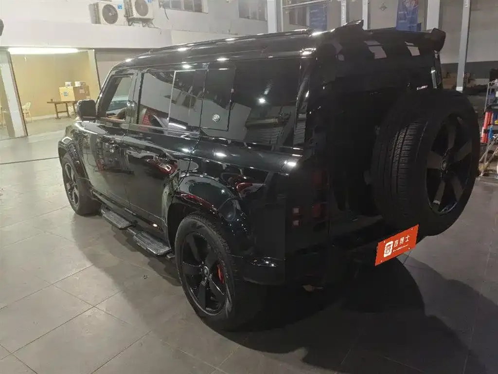 Land Rover Defender — фото 1