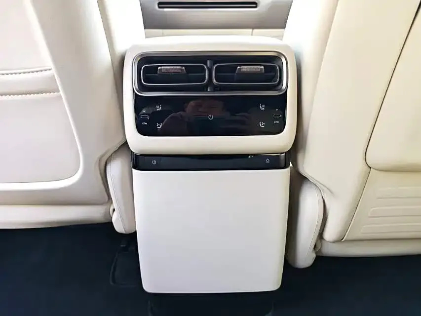 Li Auto i6 — фото 3