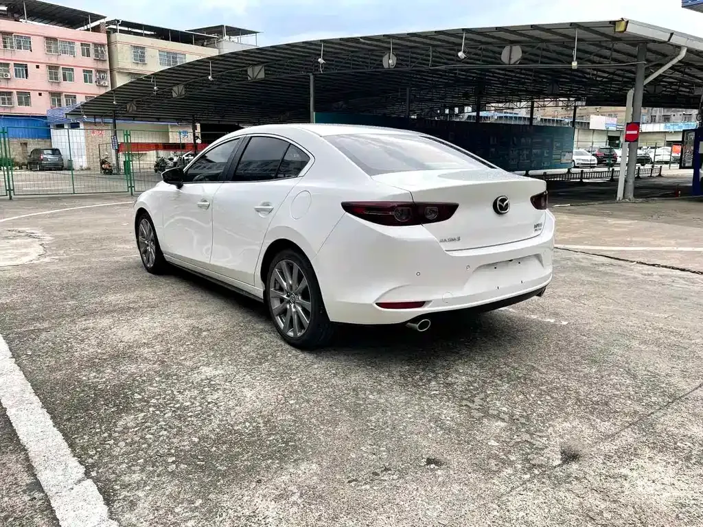 Mazda 3 Axela — фото 10