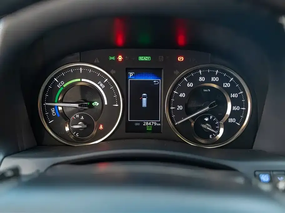 Toyota Alphard — фото 2
