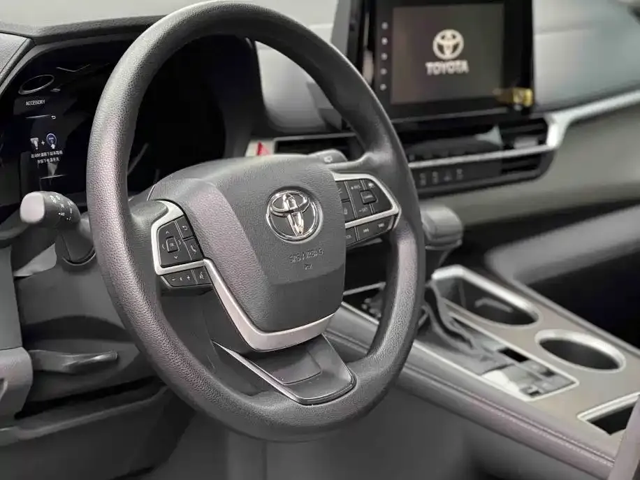 Toyota Granvia 2024 из CN, фото 4