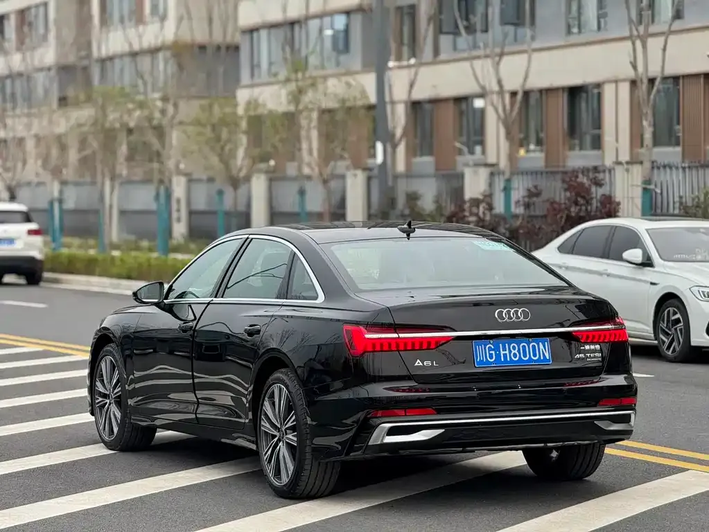 Audi A6L — фото 2