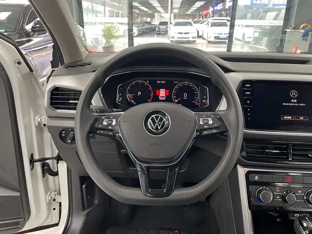 Volkswagen T-Cross — фото 9