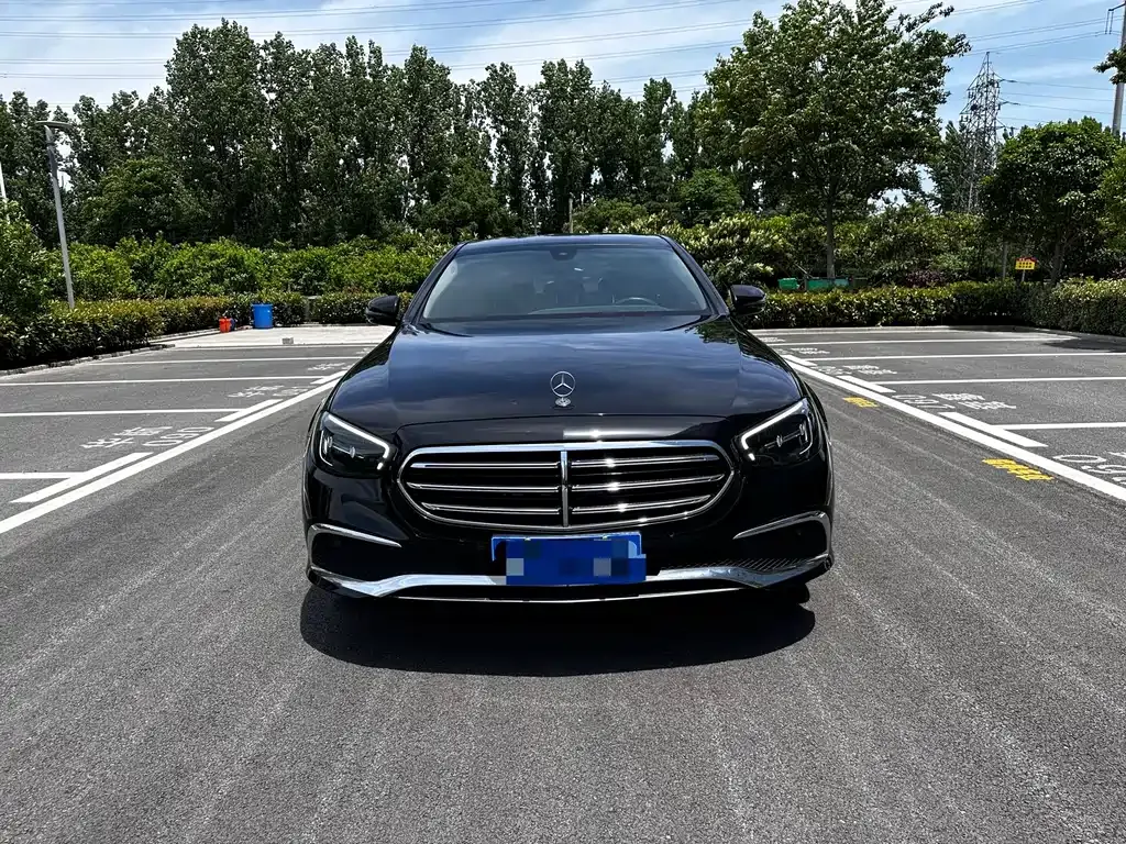Mercedes-Benz E-Class — фото 1
