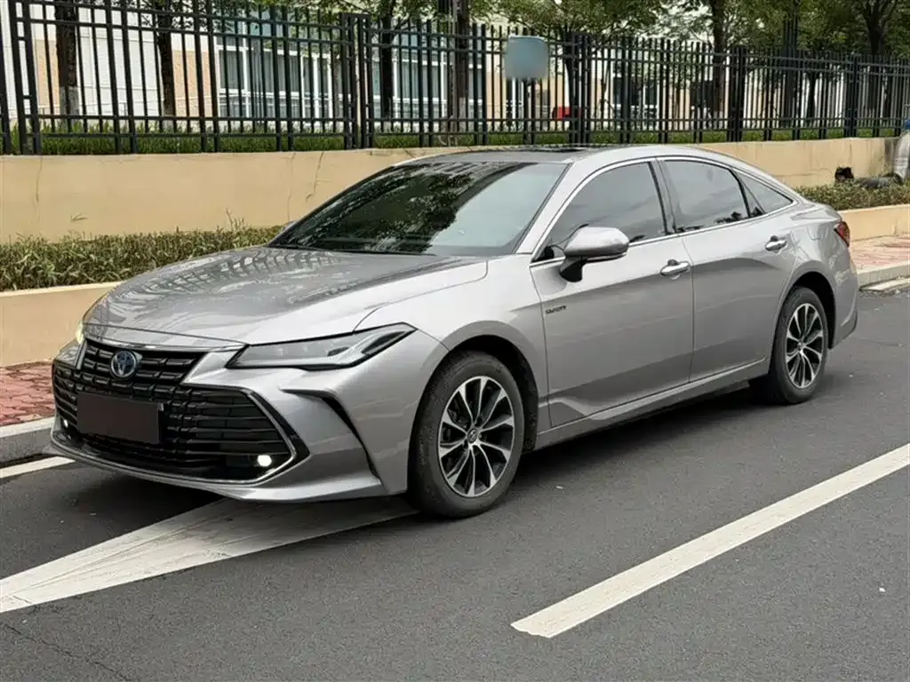 Toyota Avalon — фото 1