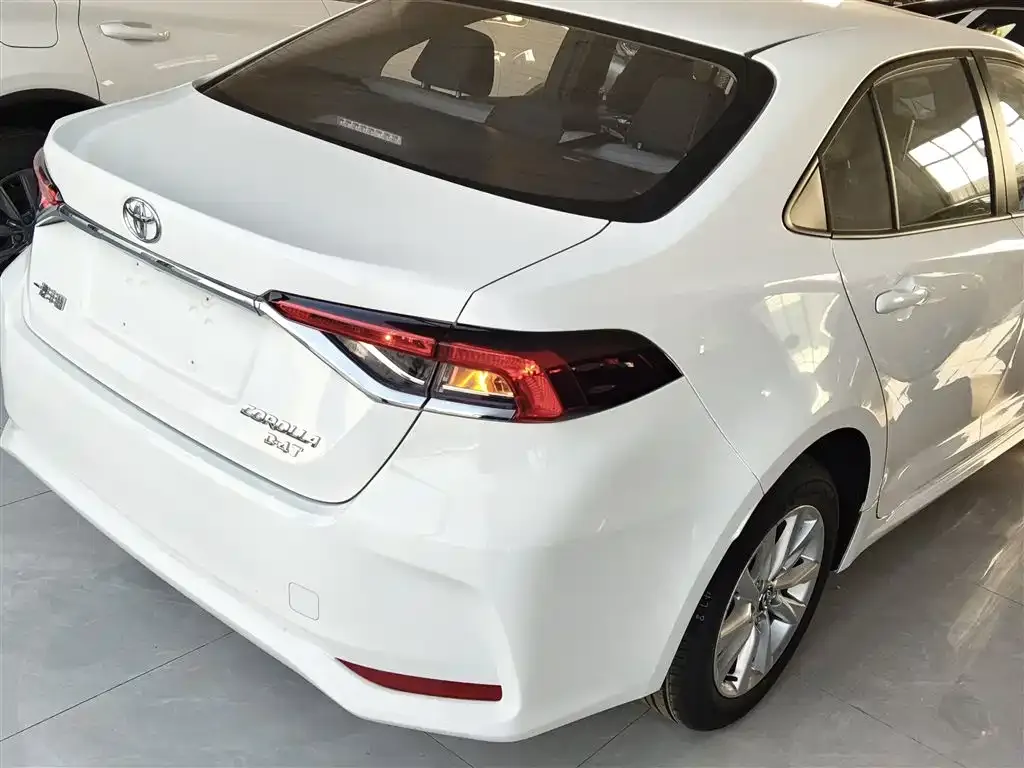 Toyota Corolla — фото 4