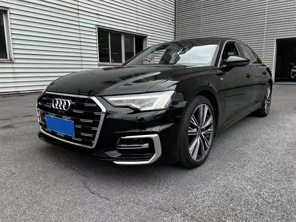 Audi A6L — фото 1