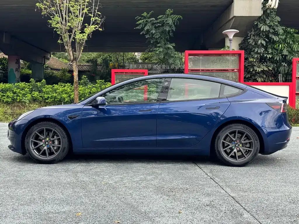 Tesla Model 3 — фото 9