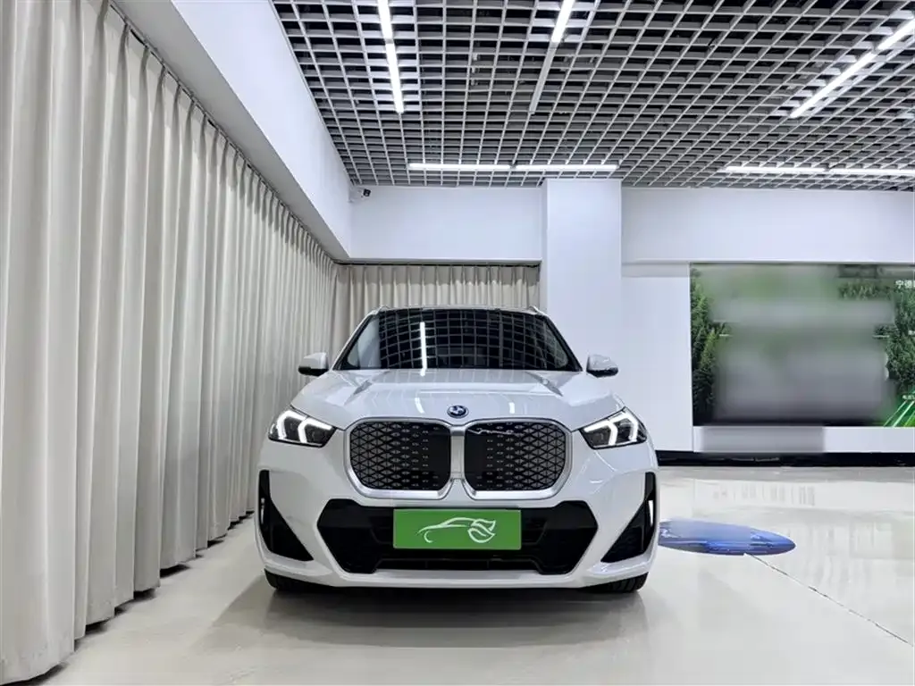 BMW iX1 2024 из CN, фото 3