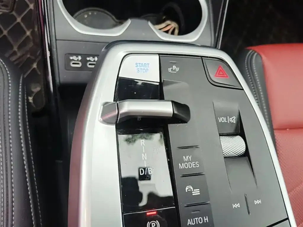 BMW iX1 2024 из CN, фото 2