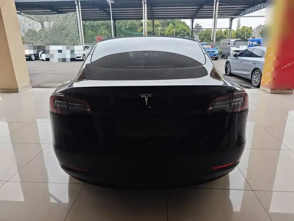 Tesla Model 3 — фото 3