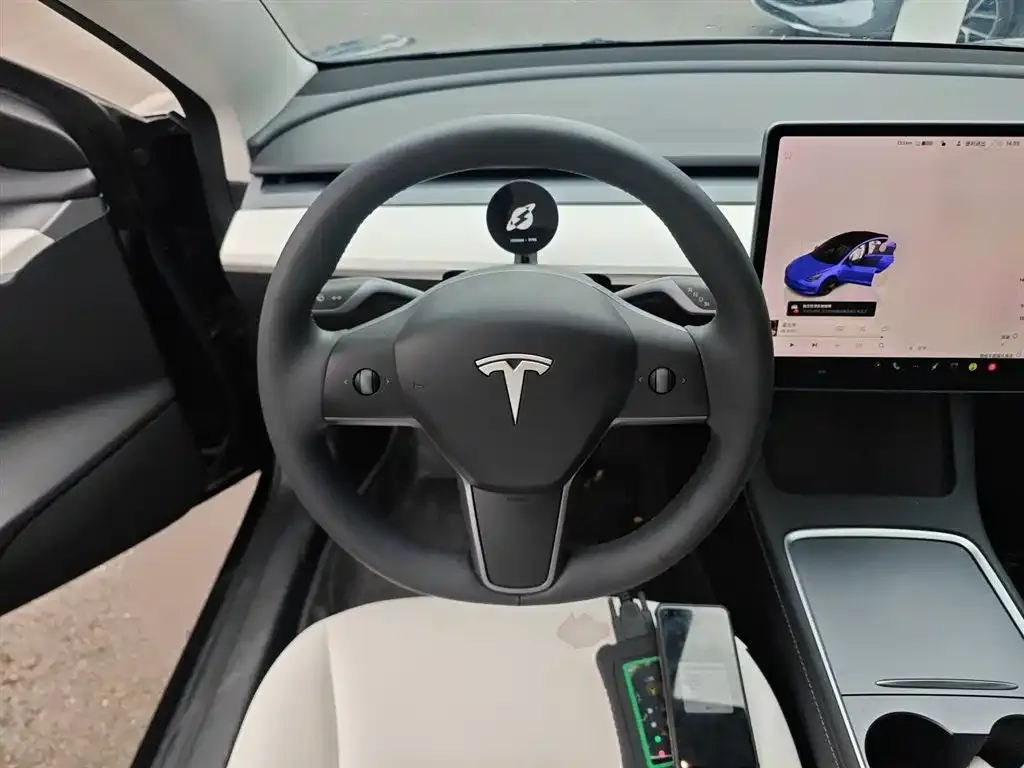 Tesla Model 3 — фото 10