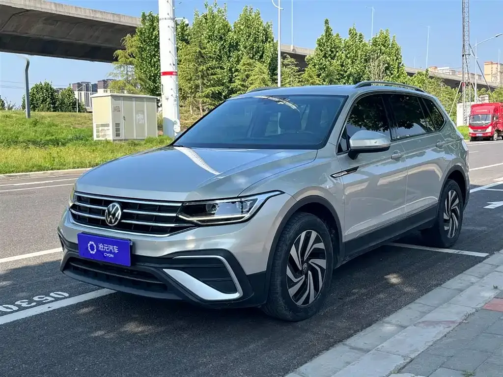 Volkswagen Tiguan L — фото 1