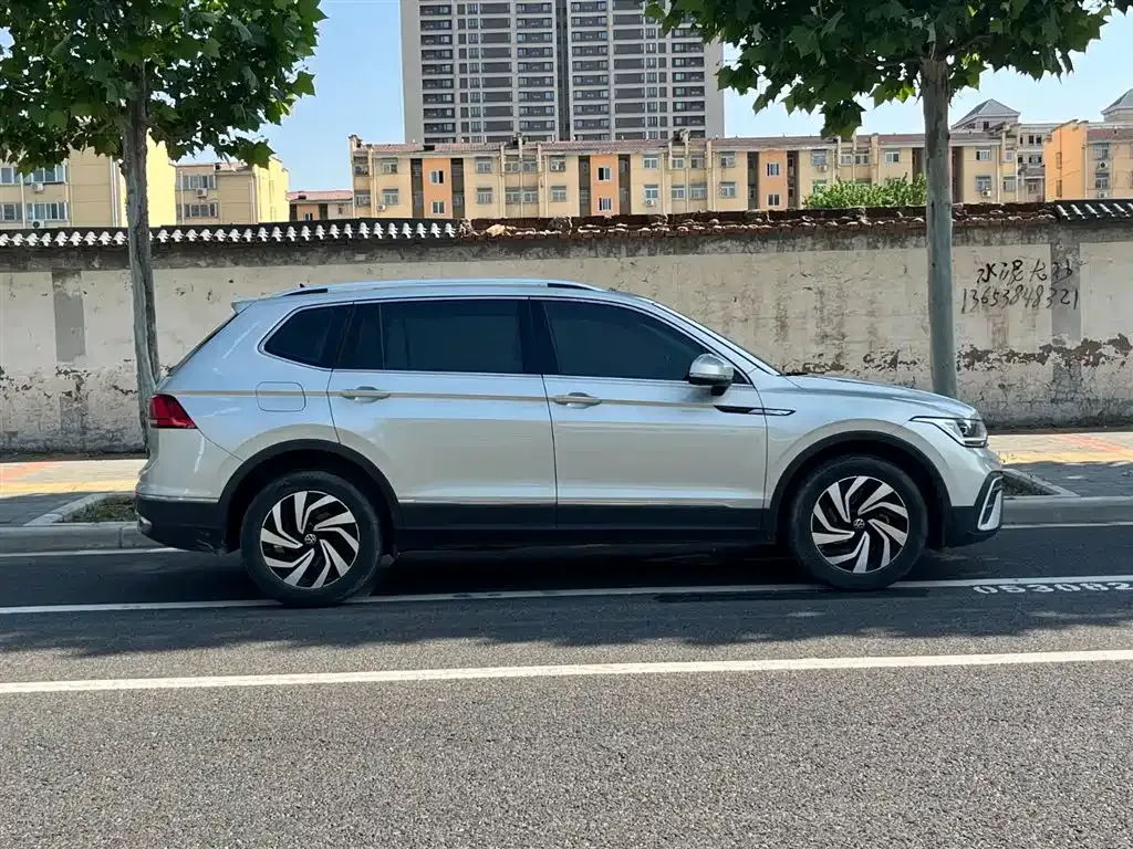 Volkswagen Tiguan L — фото 8