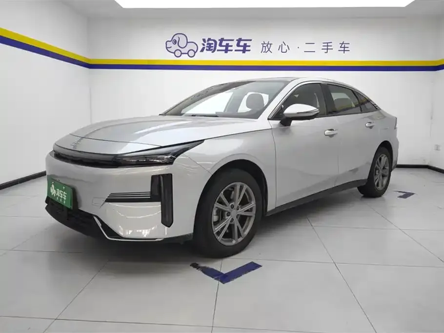 Geely Galaxy L6 — фото 1