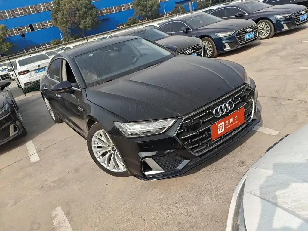 Audi A7L — фото 1