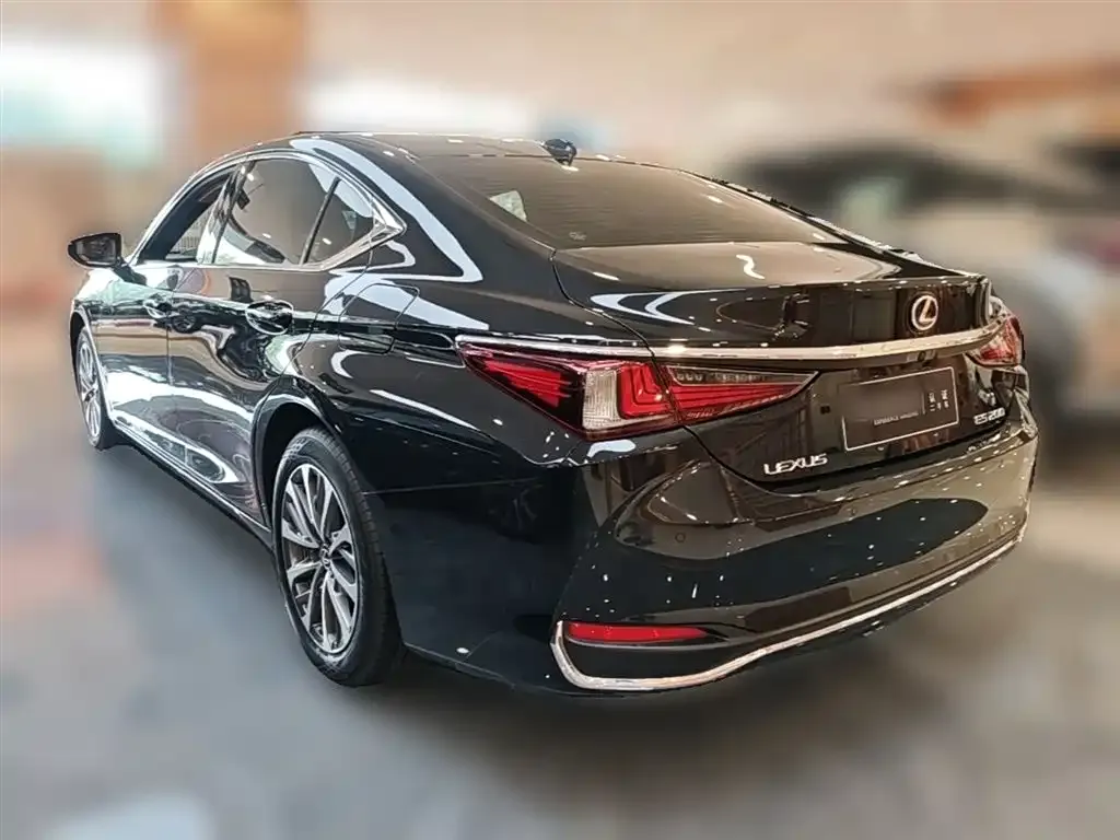 Lexus ES — фото 8