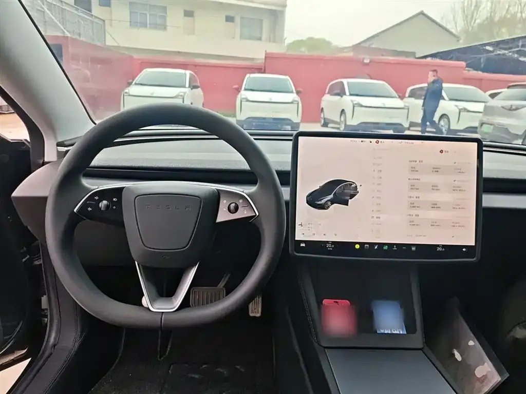Tesla Model 3 — фото 9