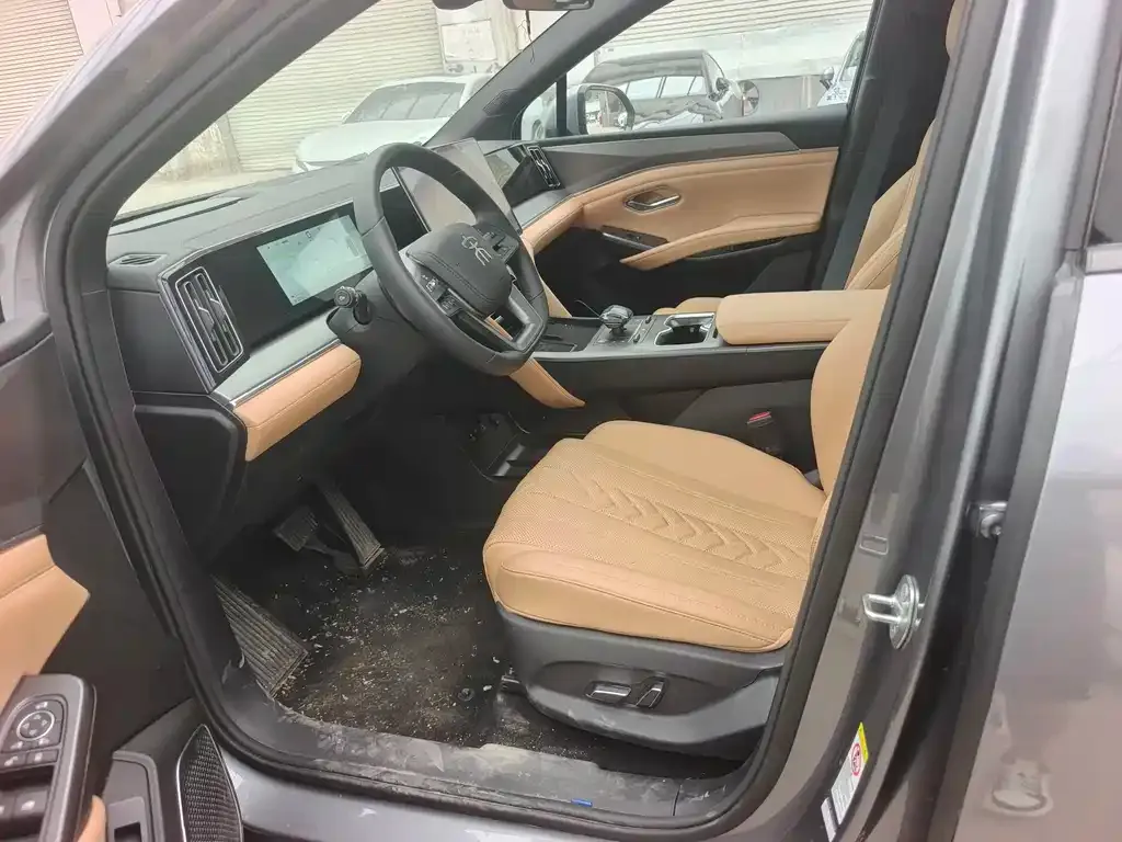 BYD L DM-i — фото 10