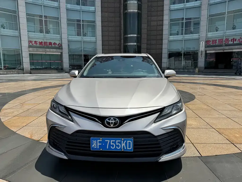Toyota Camry — фото 2