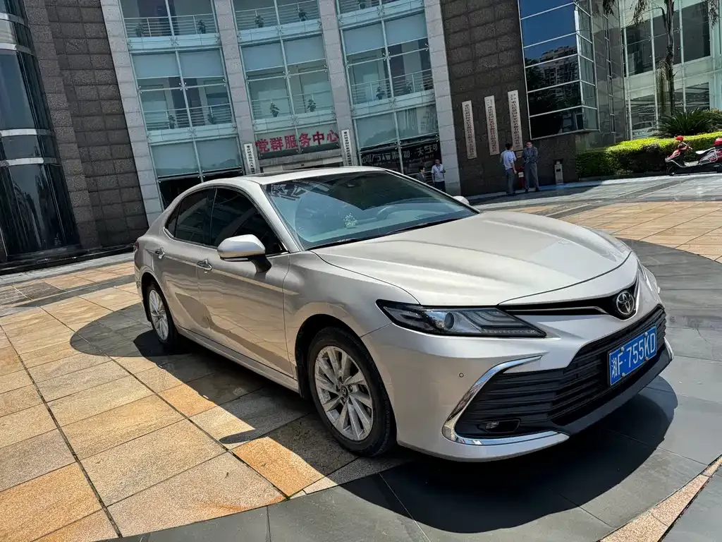 Toyota Camry — фото 8