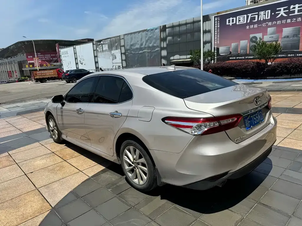 Toyota Camry — фото 7