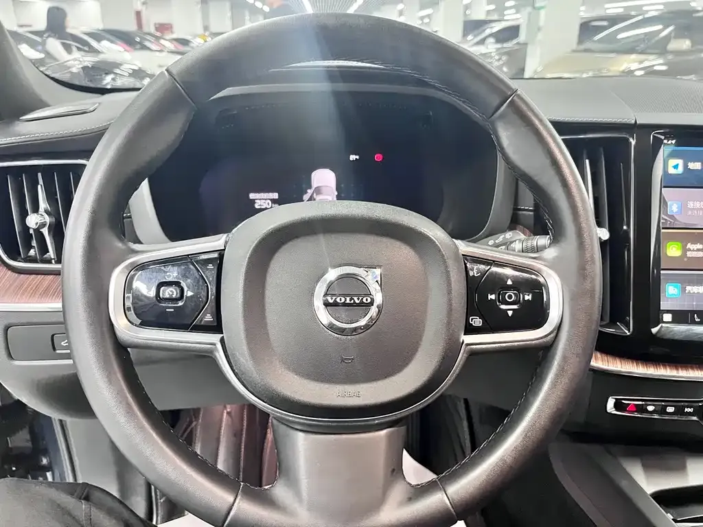 Volvo XC60 2024 из CN, фото 5