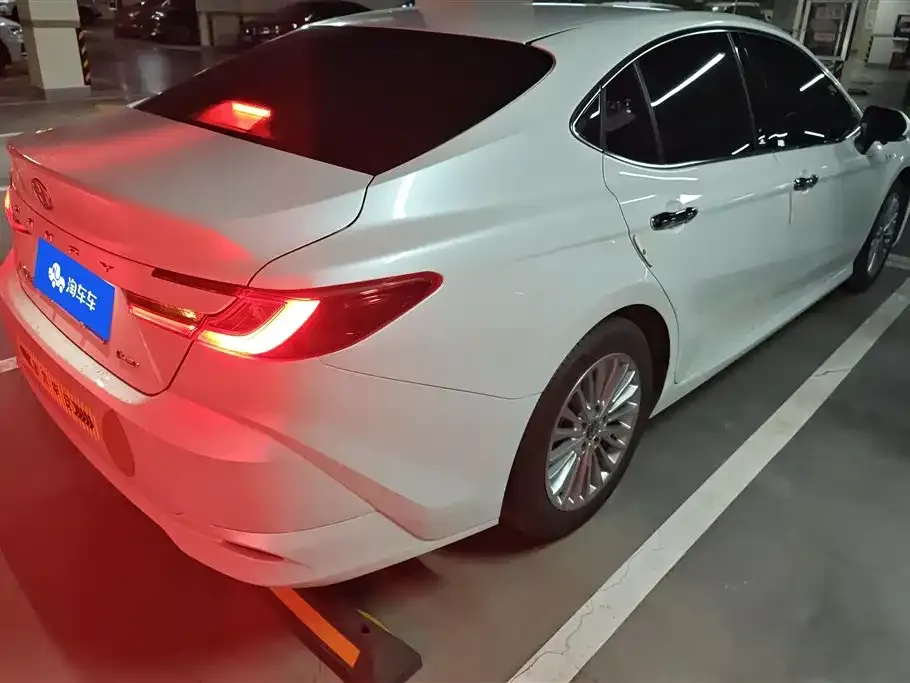 Toyota Camry — фото 10