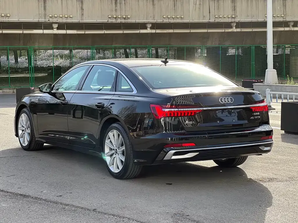 Audi A6L — фото 10