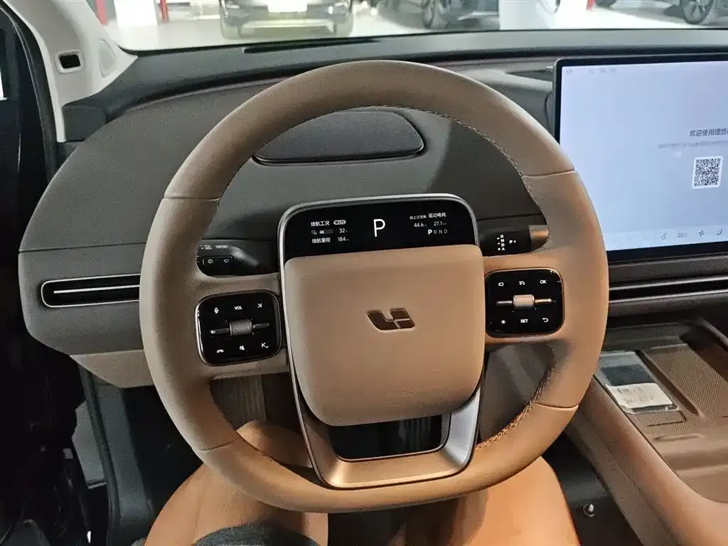Li Auto i8 — фото 9