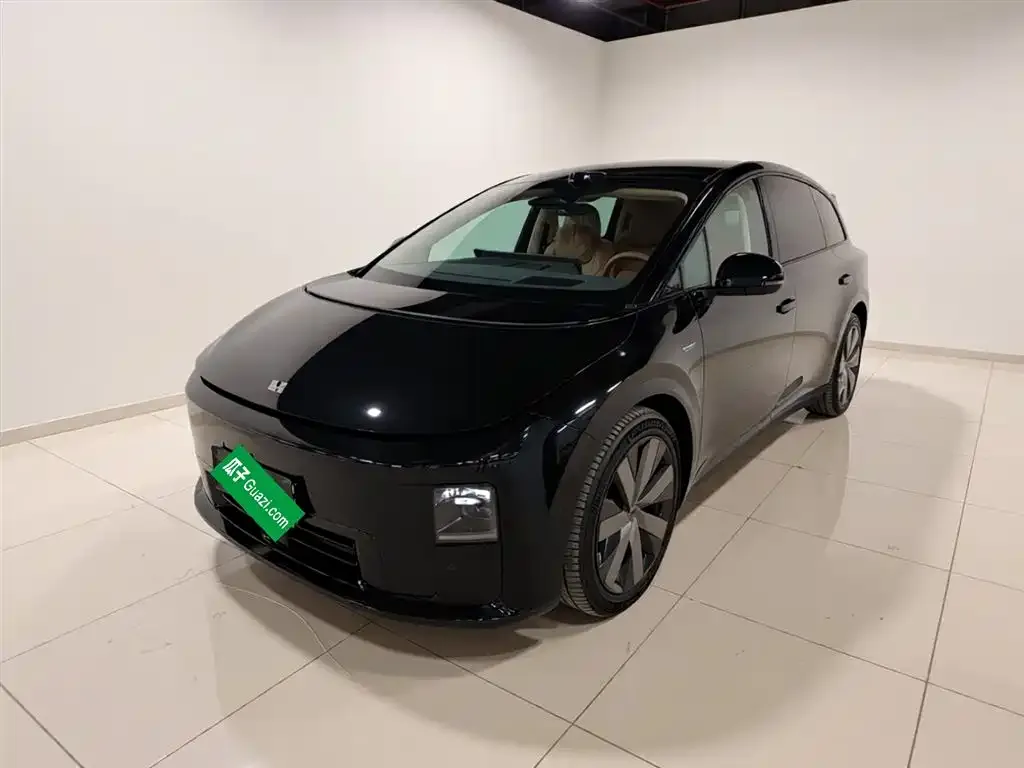 Li Auto i8 — фото 6