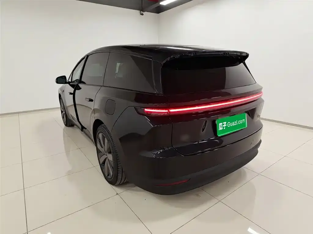 Li Auto i8 — фото 2