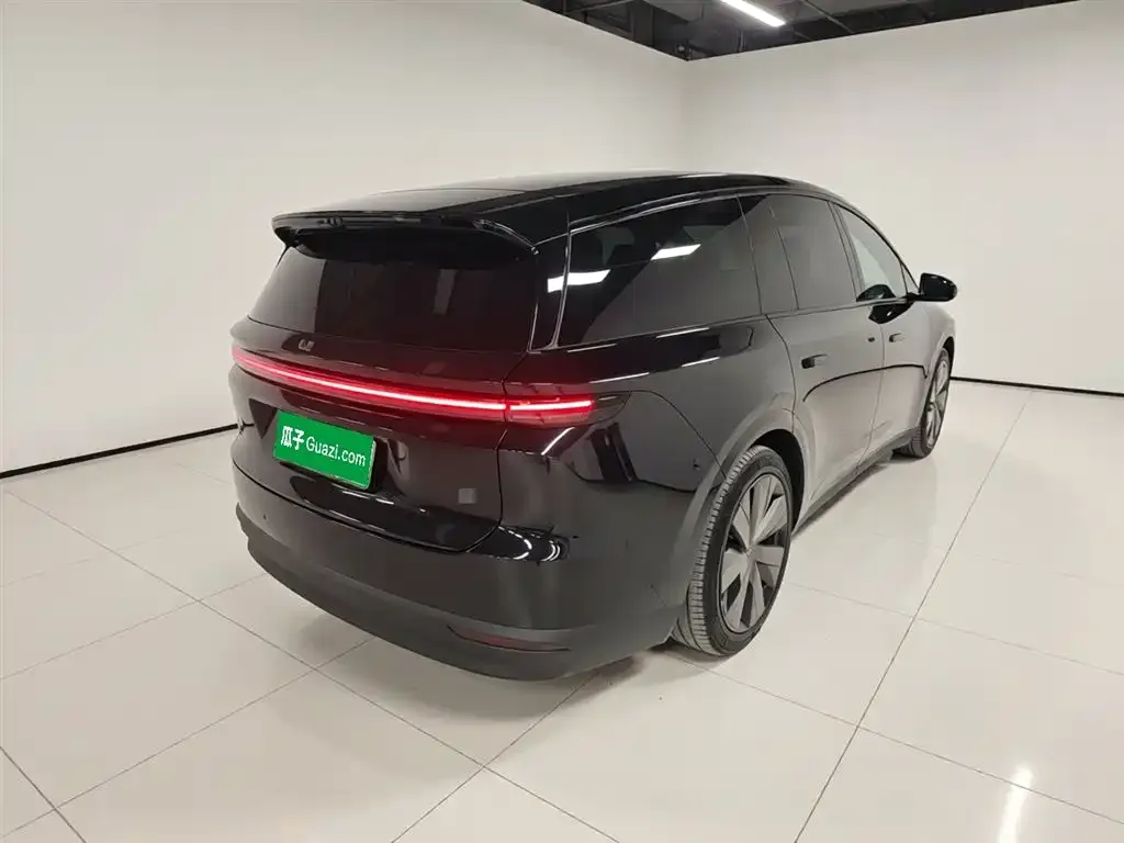 Li Auto i8 — фото 4