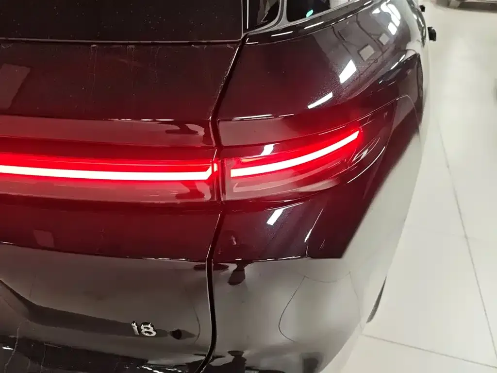 Li Auto i8 — фото 5