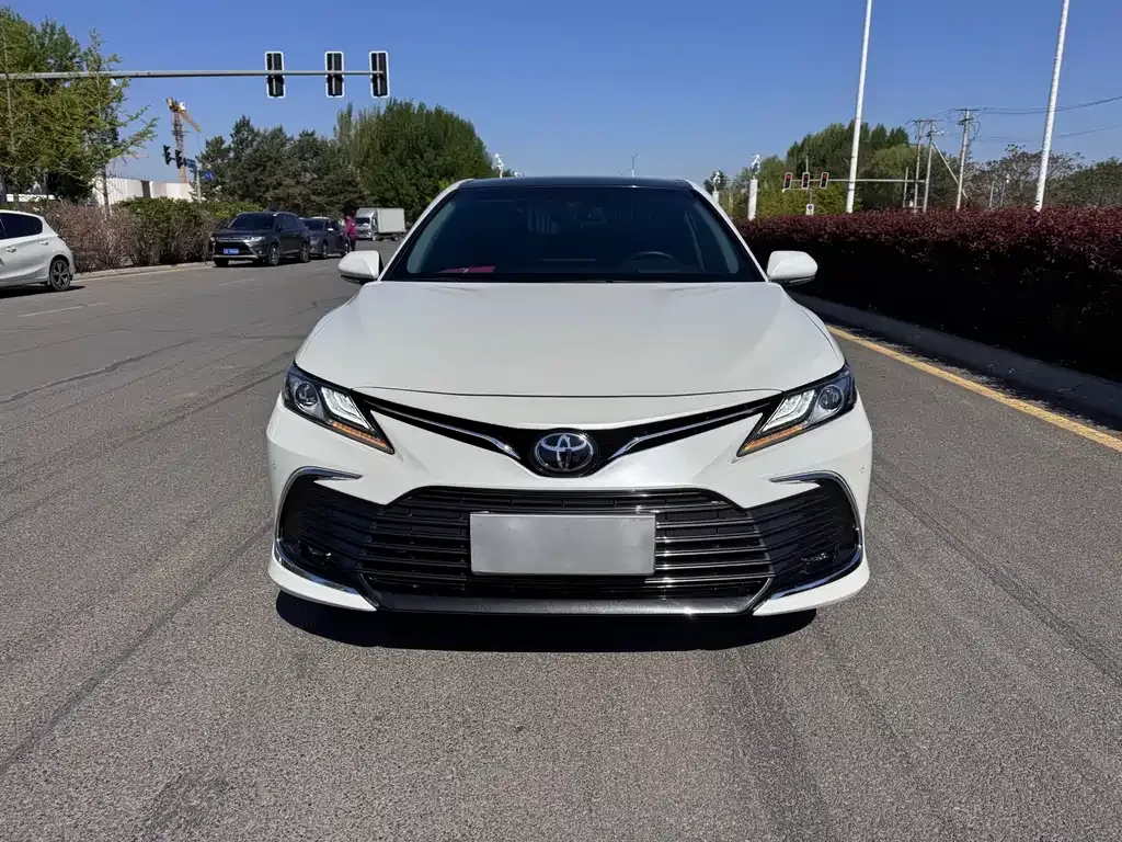 Toyota Camry — фото 9