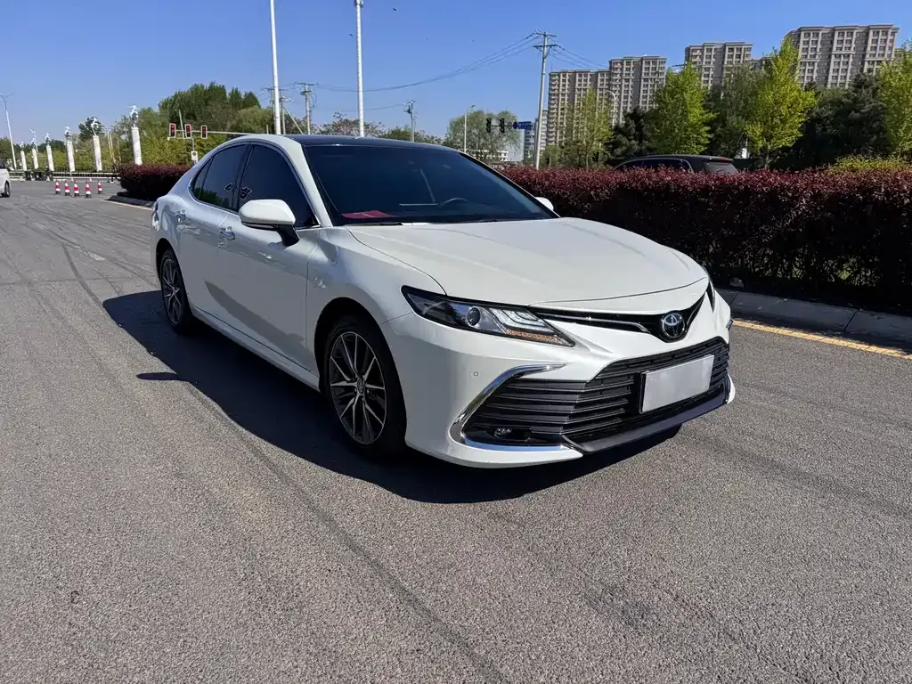 Toyota Camry — фото 6