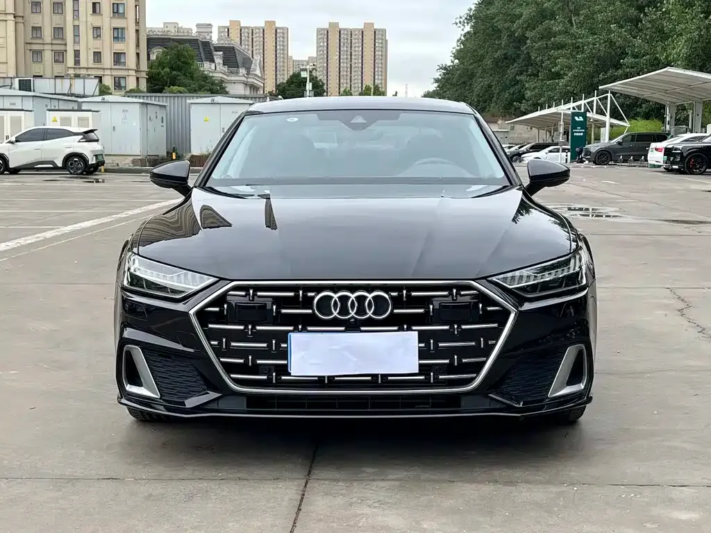 Audi A7L — фото 1