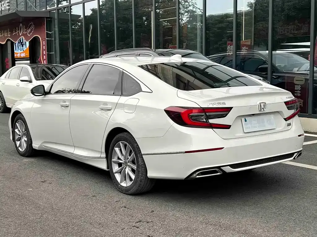Honda Accord — фото 6