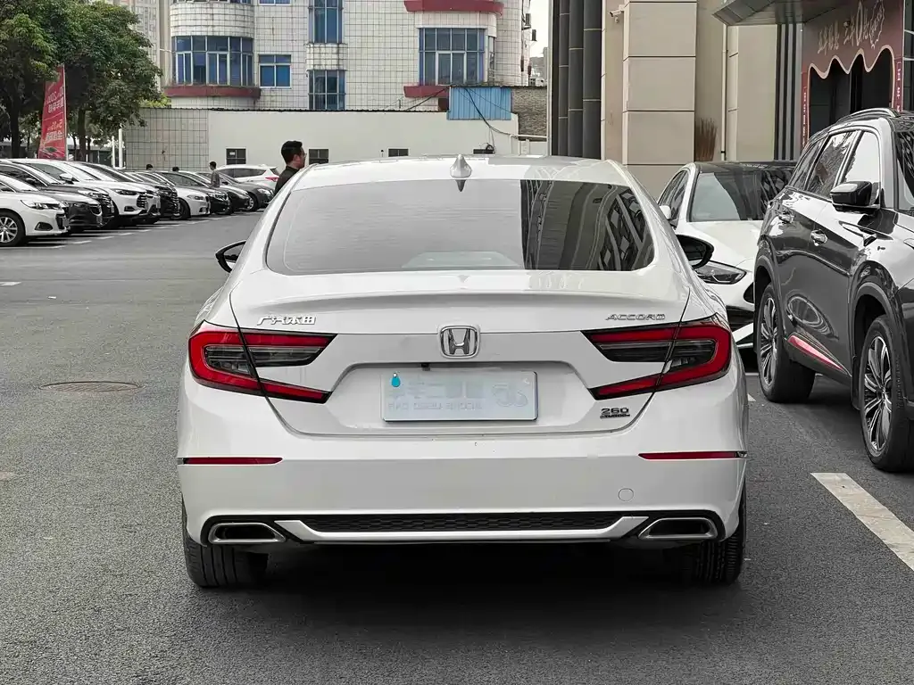 Honda Accord — фото 3