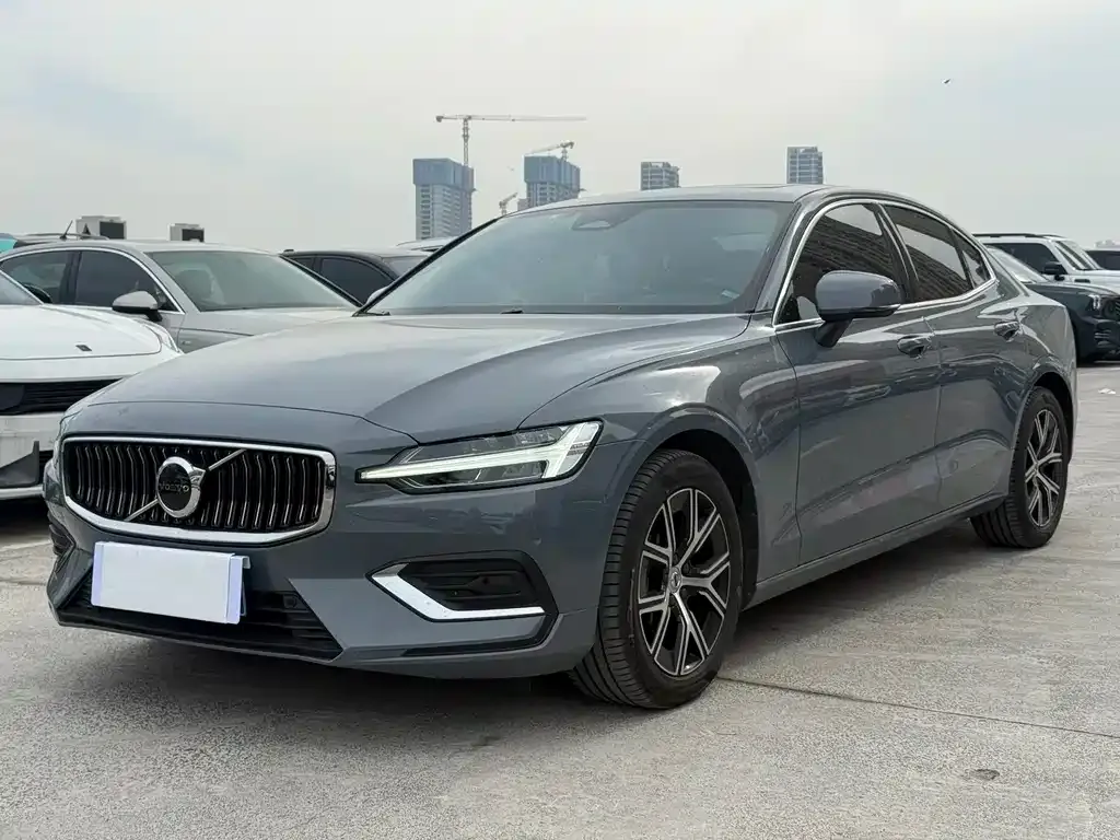Volvo S60 — фото 1