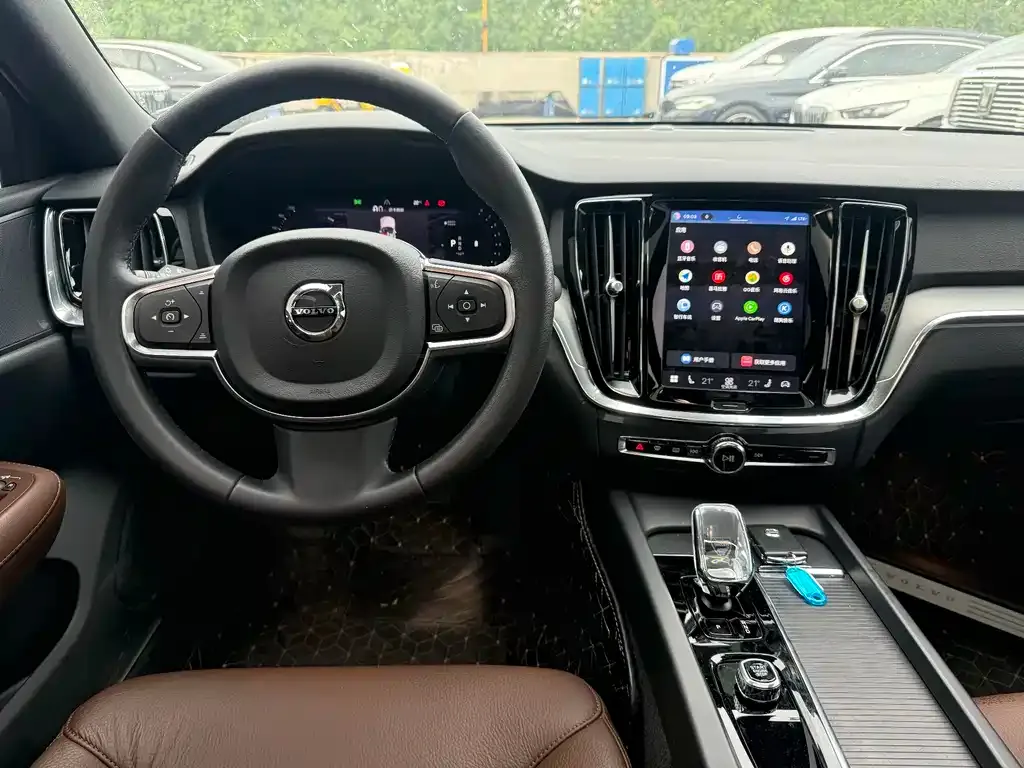 Volvo S60 — фото 10