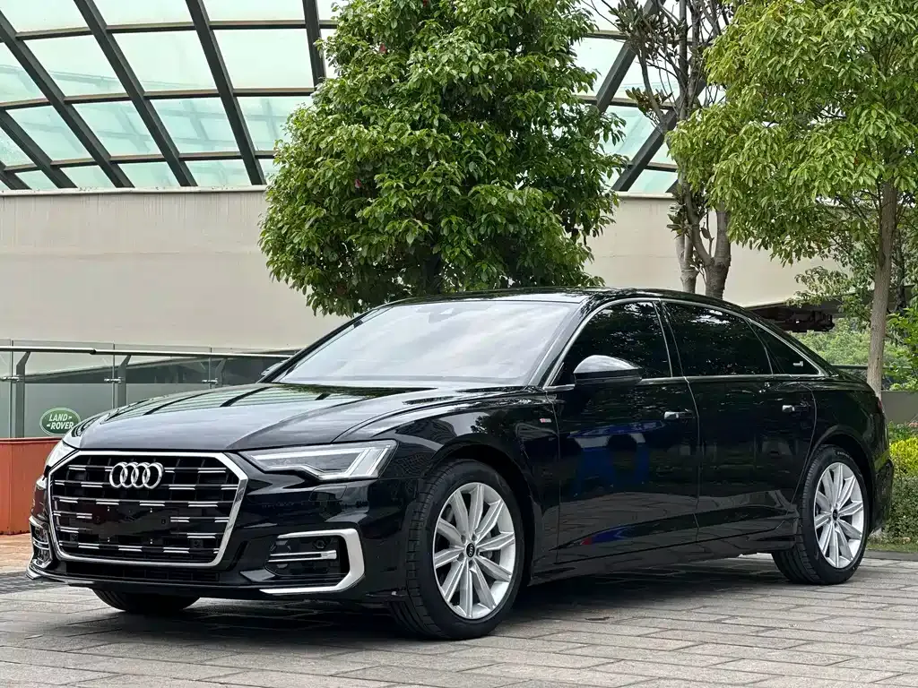 Audi A6L — фото 1