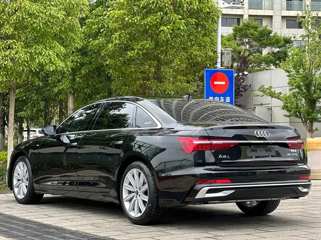 Audi A6L — фото 9
