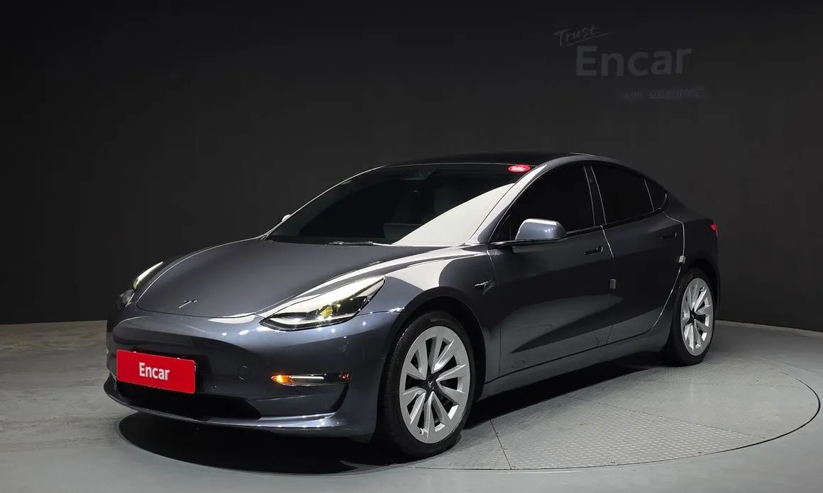 Tesla Model 3 — фото 1