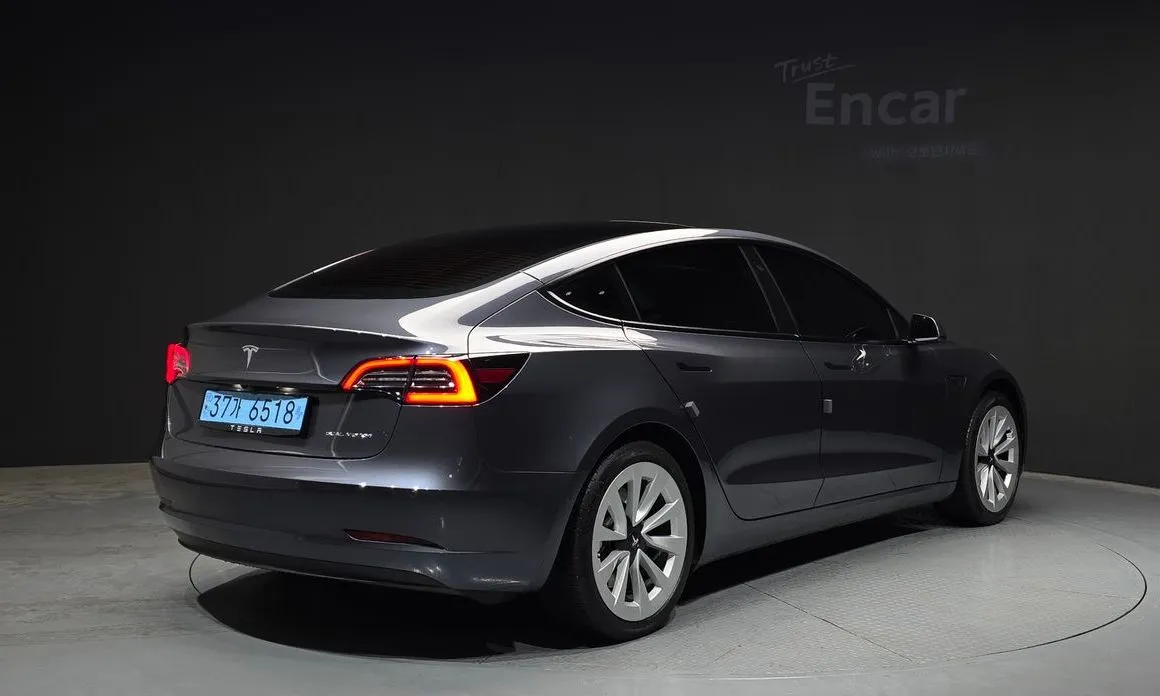 Tesla Model 3 — фото 5