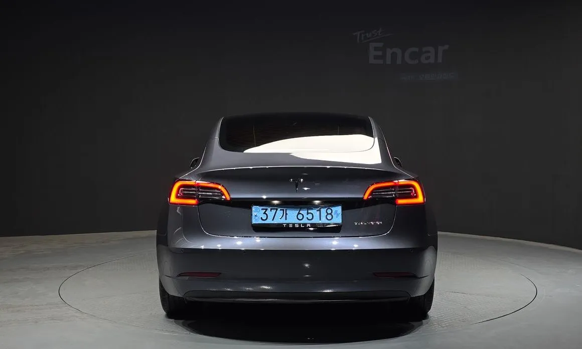 Tesla Model 3 — фото 3